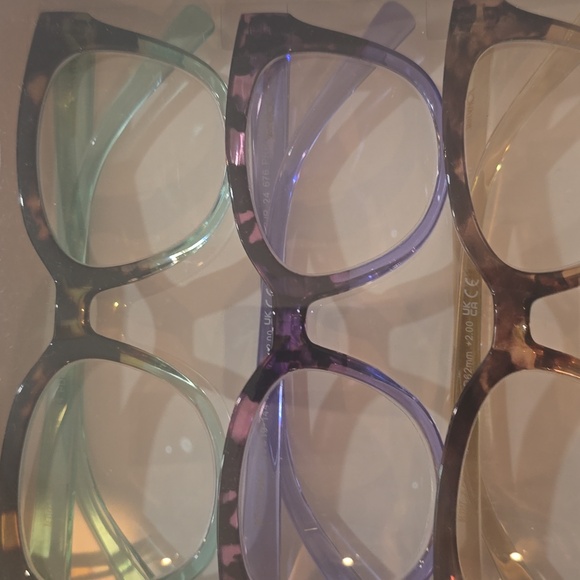 Betsey Johnson Reading Glasses Set - Picture 6 of 6